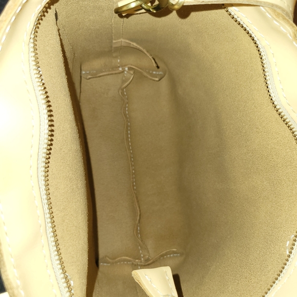 Portland Leather Mini Crossbody w/Zipper in Vanilla - Picture 3 of 4